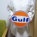 画像3: ブリキ看板 ビンテージ ラウンドエンボスメタル Gulf ガルフ アンティーク ガレージ プレート 可愛い 壁飾り 正規ライセンス品 アメリカン 雑貨 インテリア おしゃれ サーファー かわいい カフェ 店舗 (3)