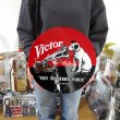 画像5: ブリキ看板 おしゃれ ビンテージ VICTOR ヴィクター エンボスメタルプレート アンティーク ガレージ レッド 赤 犬 スピーカー ロゴ　目立つ プレート 壁飾り 正規ライセンス品 アメリカン 雑貨 インテリア 可愛い サーファー カフェ 店舗 (5)