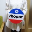 画像3: ブリキ看板 ビンテージ ラウンドエンボスメタル Mopar Logo アンティーク ガレージ プレート 可愛い 壁飾り 正規ライセンス品 アメリカン 雑貨 インテリア おしゃれ サーファー かわいい カフェ 店舗 (3)