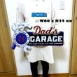 画像4: ブリキ看板 ビンテージ エンボス加工 Dad'garage アメリカン ガレージ プレート 壁飾り 雑貨 大きい インテリア 可愛い かわいい サーファー カフェ 店舗 (4)