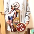 画像4: ブリキ看板 ビンテージ セクシー GAS & GO 女性 ガソリンスタンド アンティーク おしゃれ アメリカン 壁掛け プレート 壁飾り かわいい 雑貨 大きい 可愛い ガレージ インテリア サーファー カフェ 店舗 (4)